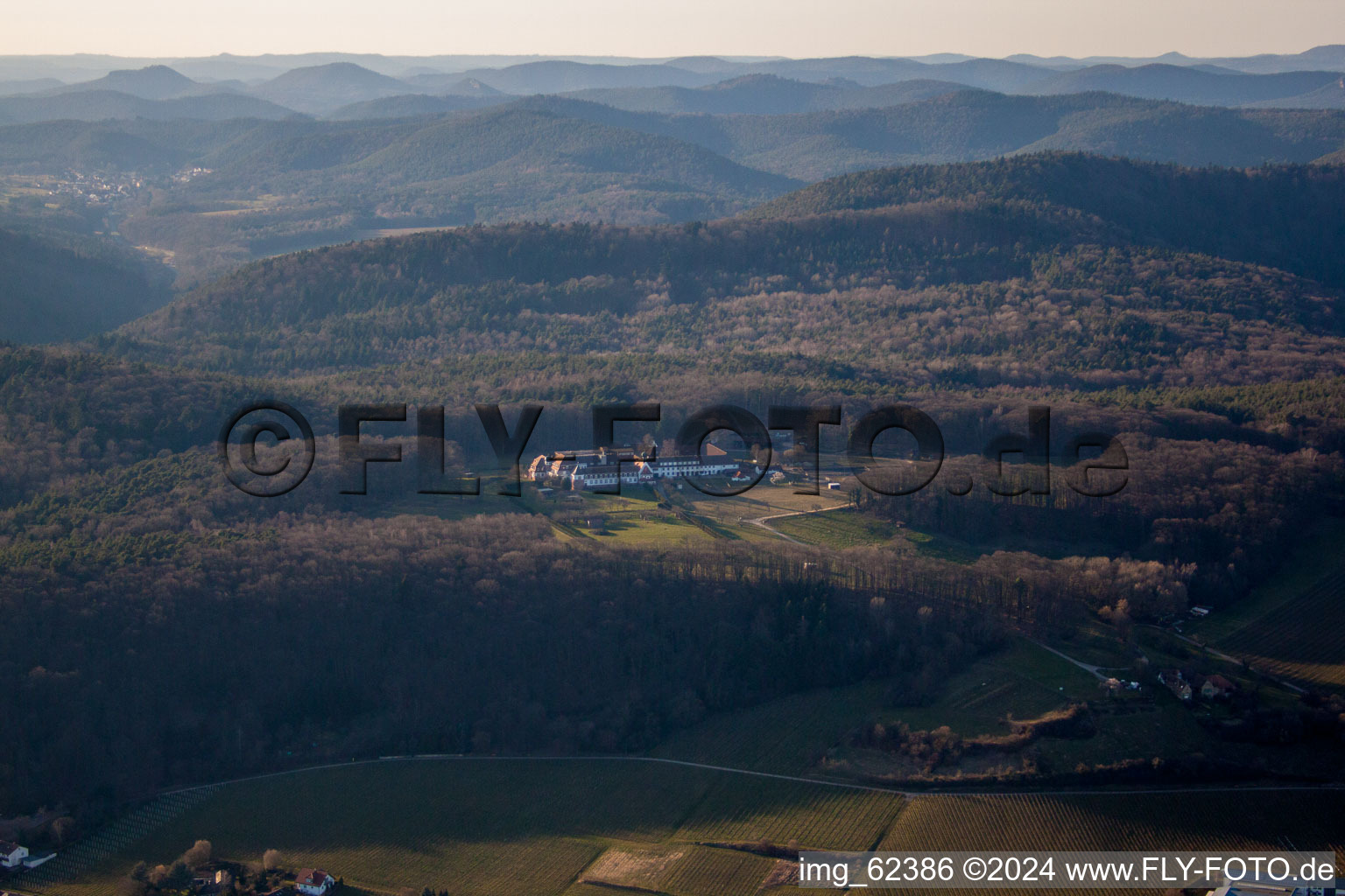 Bad Bergzabern dans le département Rhénanie-Palatinat, Allemagne du point de vue du drone