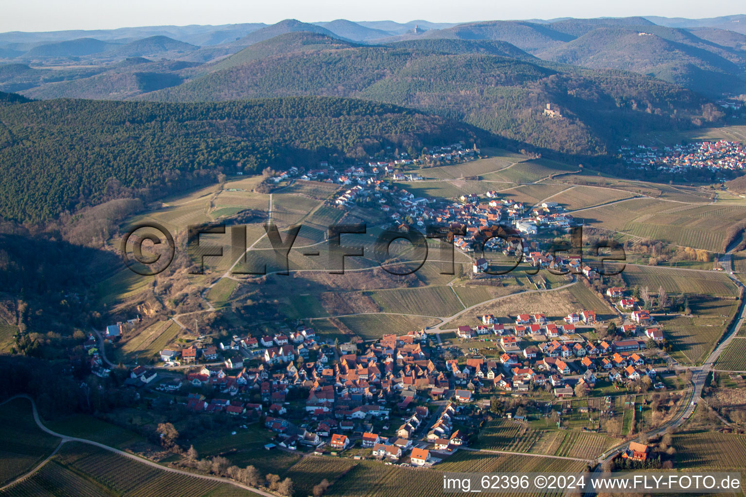 Quartier Pleisweiler in Pleisweiler-Oberhofen dans le département Rhénanie-Palatinat, Allemagne d'en haut