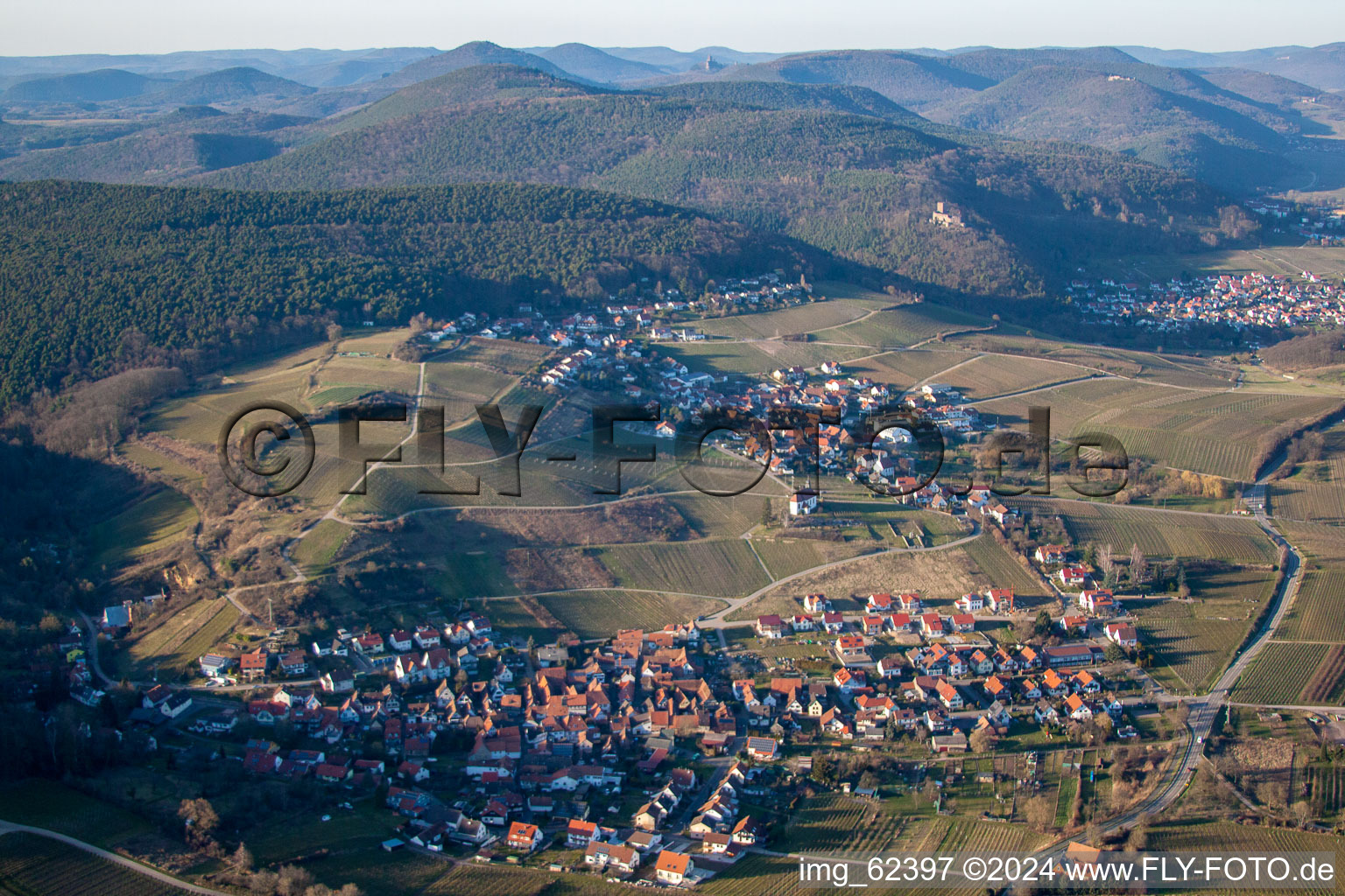 Vue d'oiseau de Quartier Gleiszellen in Gleiszellen-Gleishorbach dans le département Rhénanie-Palatinat, Allemagne