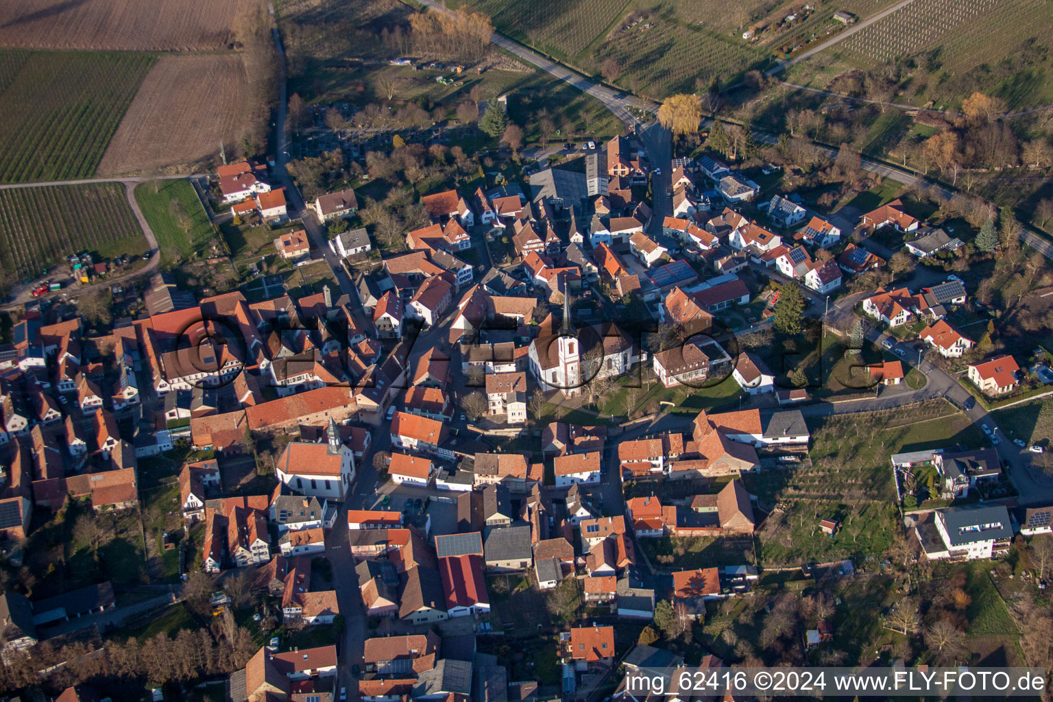 Göcklingen dans le département Rhénanie-Palatinat, Allemagne d'un drone