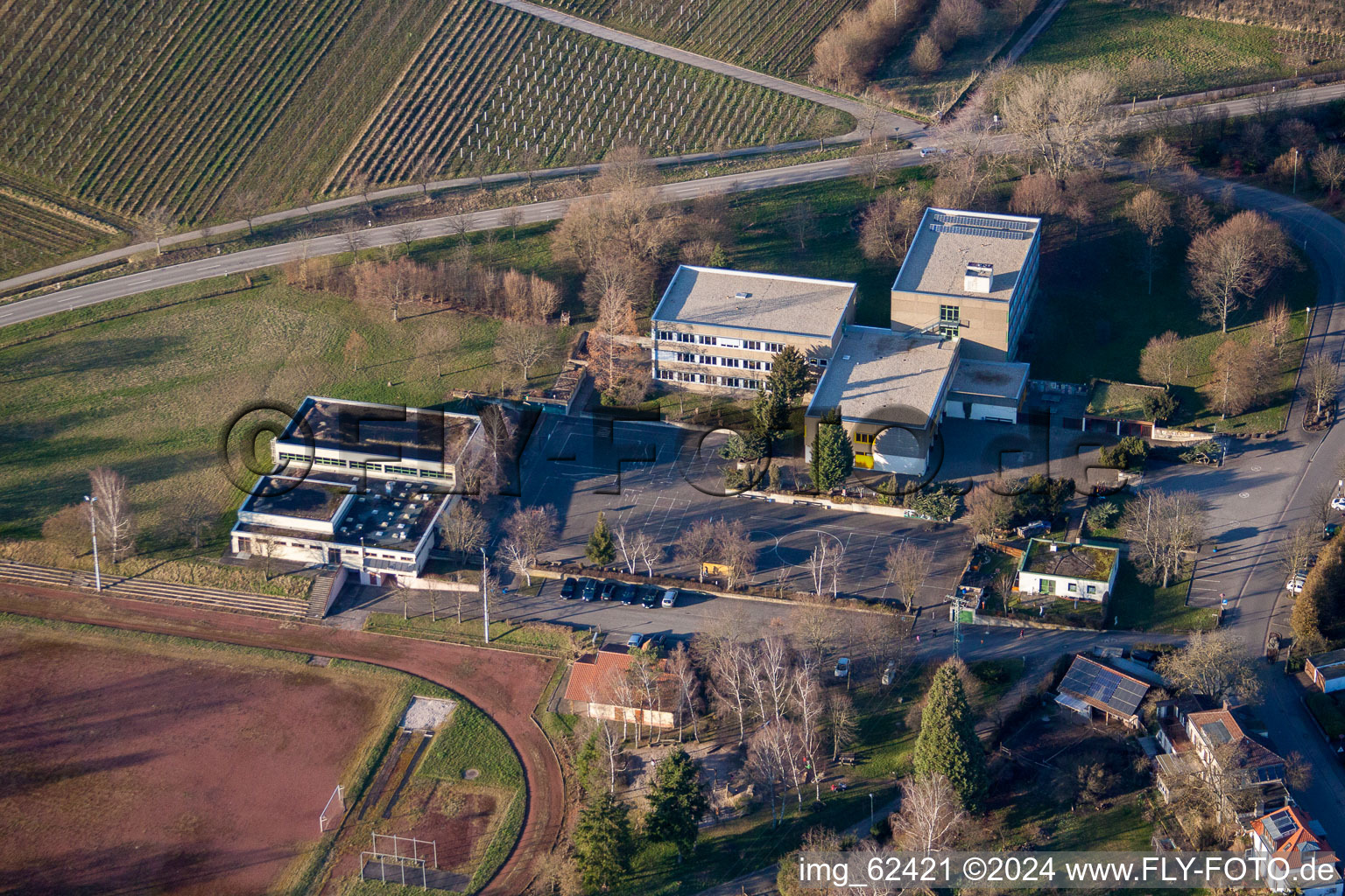 Vue aérienne de École à Ilbesheim bei Landau in der Pfalz dans le département Rhénanie-Palatinat, Allemagne