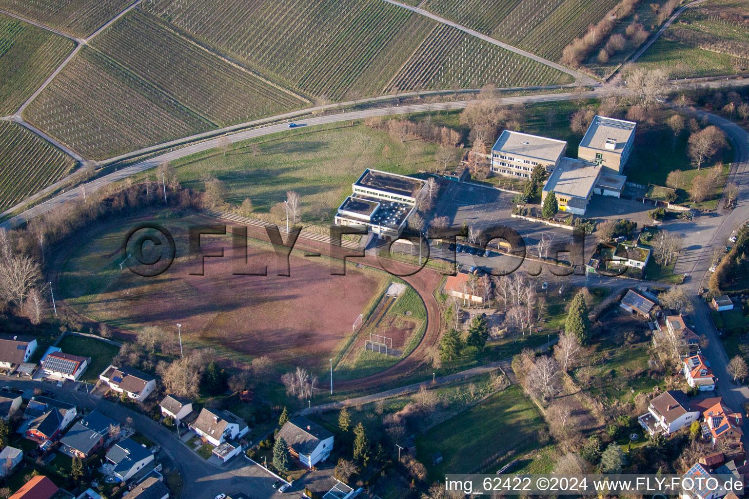 Vue aérienne de École à Ilbesheim bei Landau in der Pfalz dans le département Rhénanie-Palatinat, Allemagne