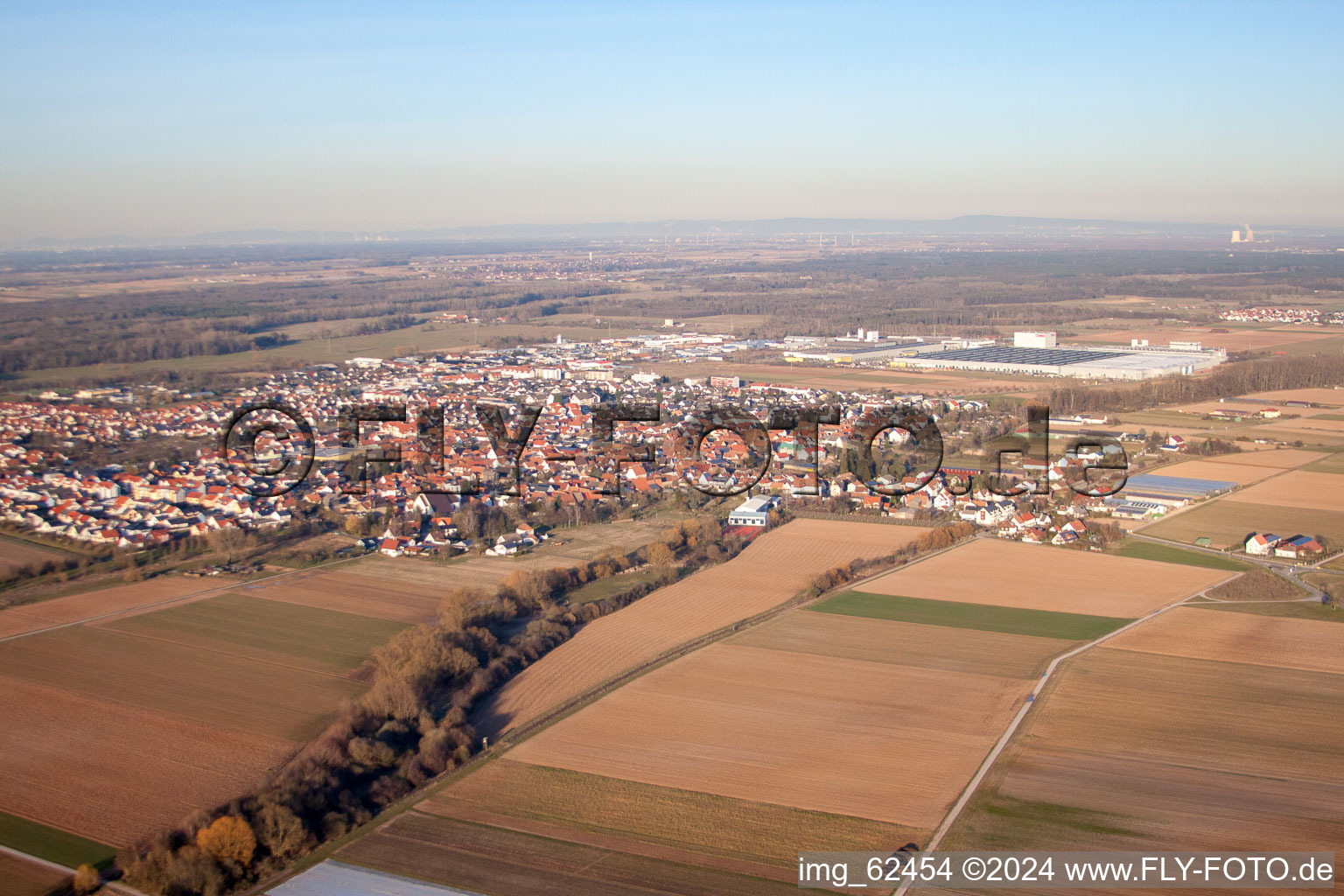 Offenbach an der Queich dans le département Rhénanie-Palatinat, Allemagne d'un drone