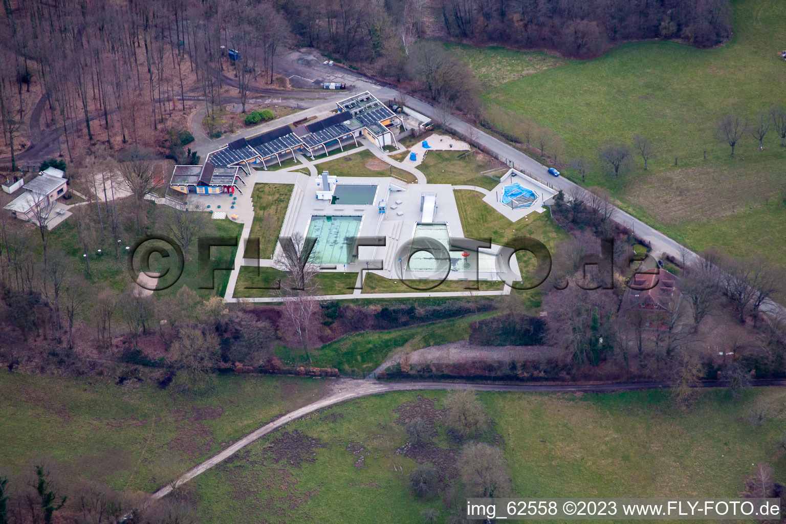 Vue aérienne de La piscine extérieure à Malsch dans le département Bade-Wurtemberg, Allemagne