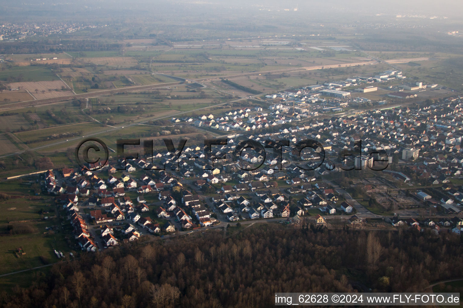 Ötigheim dans le département Bade-Wurtemberg, Allemagne d'un drone