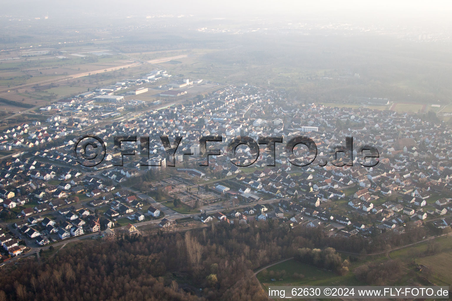 Vue aérienne de Ötigheim dans le département Bade-Wurtemberg, Allemagne