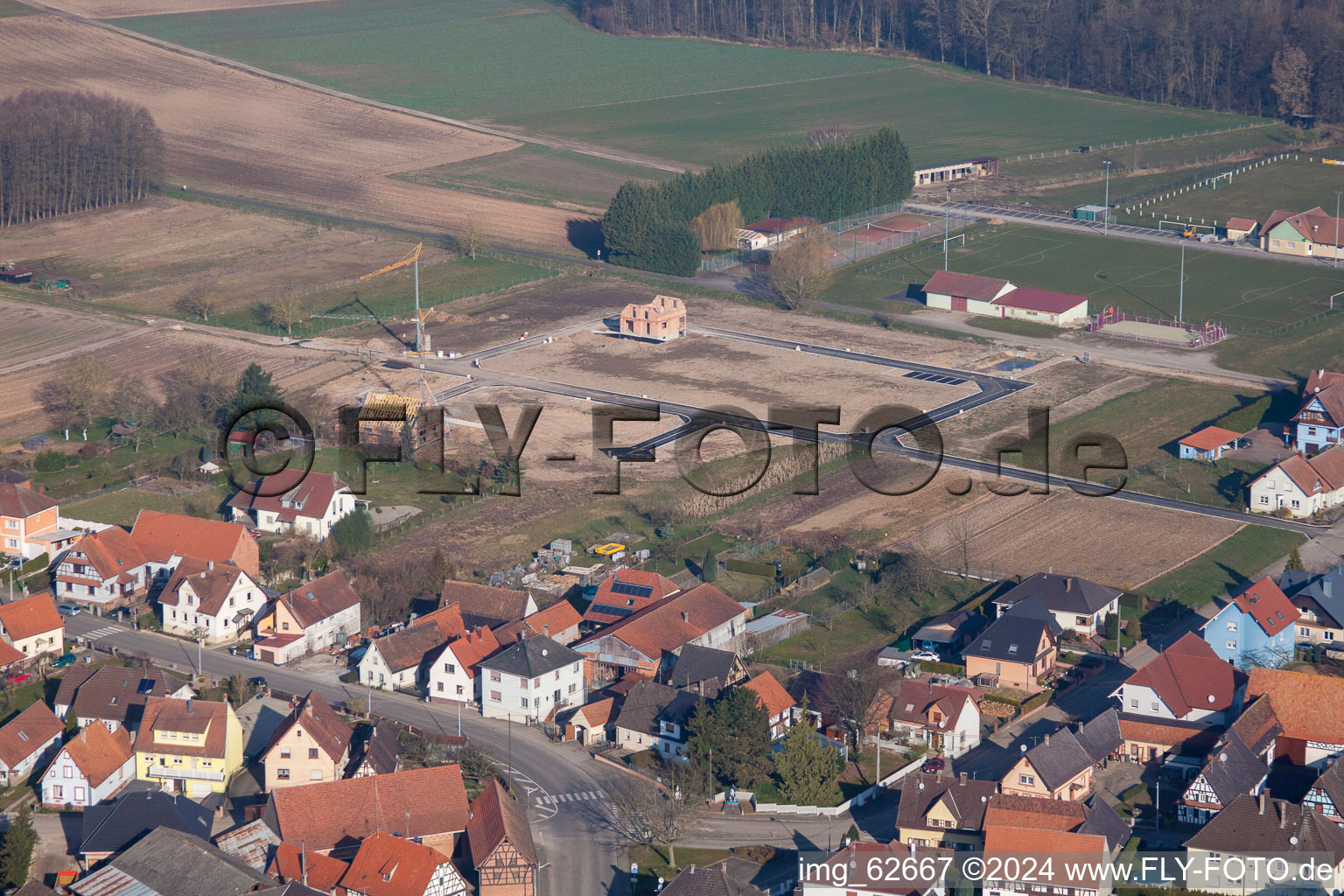 Vue d'oiseau de Niederlauterbach dans le département Bas Rhin, France