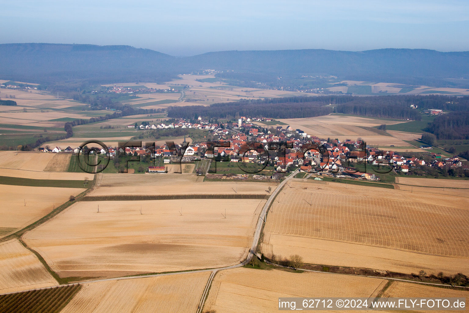 Vue aérienne de Schœnenbourg à Schœnenbourg dans le département Bas Rhin, France