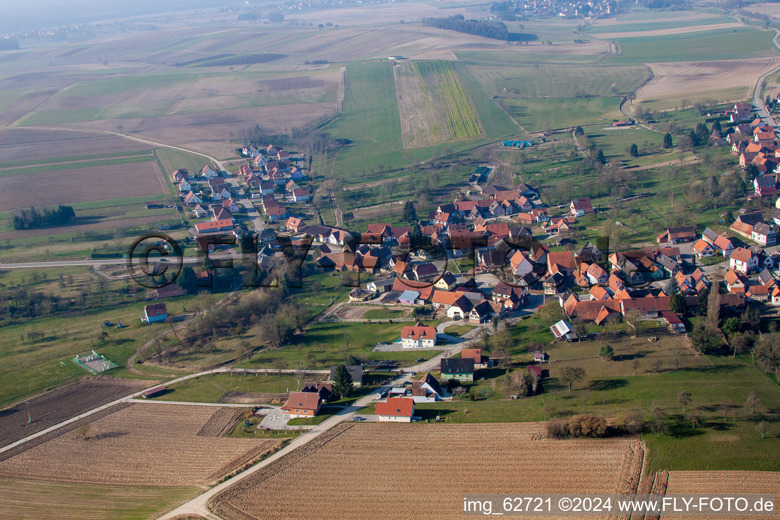 Vue aérienne de Hohwiller dans le département Bas Rhin, France