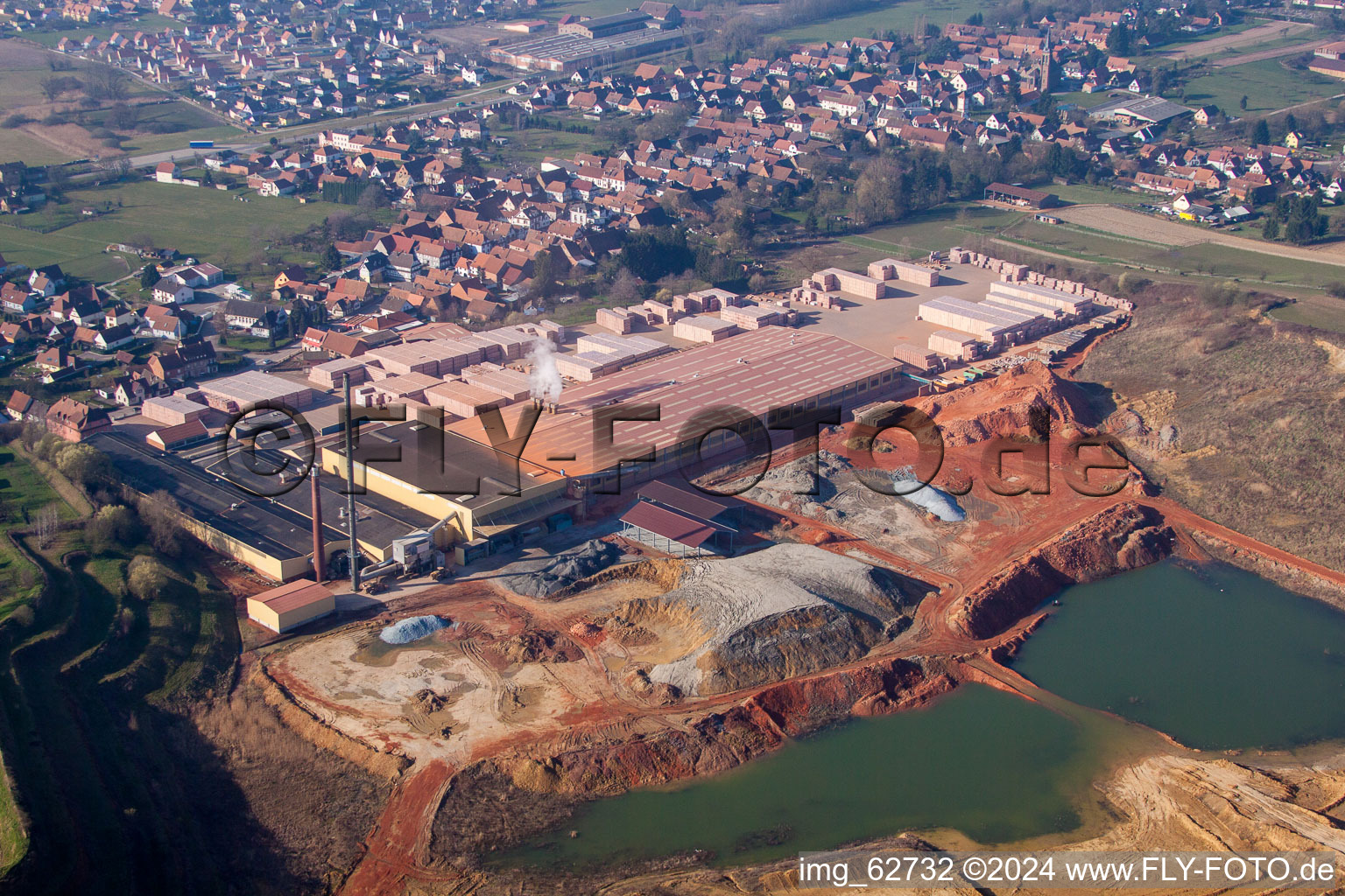 Vue aérienne de Niederbetschdorf dans le département Bas Rhin, France