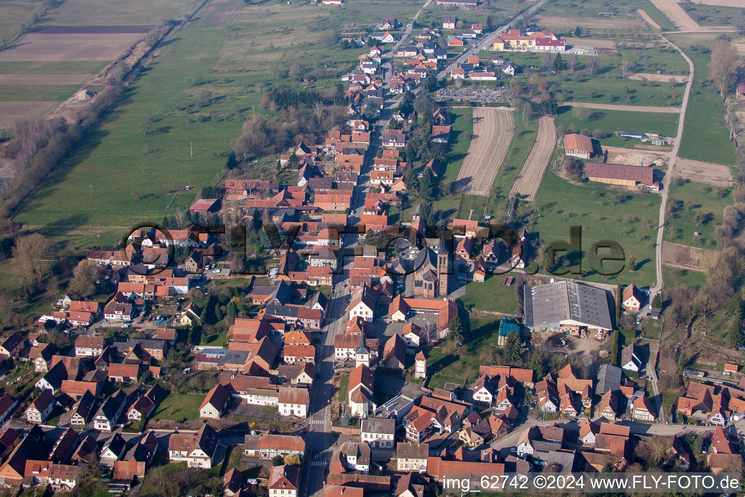 Betschdorf dans le département Bas Rhin, France du point de vue du drone