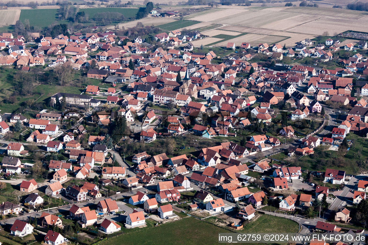 Vue aérienne de Vue sur le village à Surbourg dans le département Bas Rhin, France