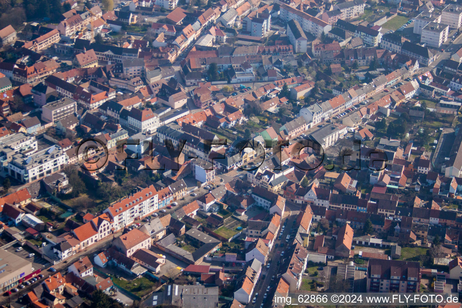 Bischwiller dans le département Bas Rhin, France vu d'un drone