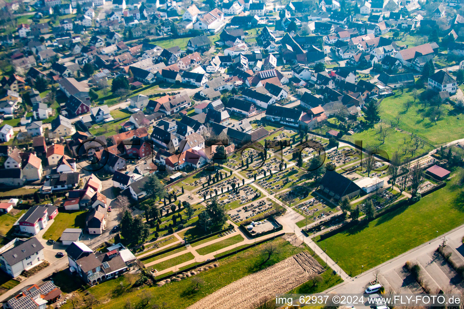 Vue aérienne de Cimetière Kork à le quartier Kork in Kehl dans le département Bade-Wurtemberg, Allemagne