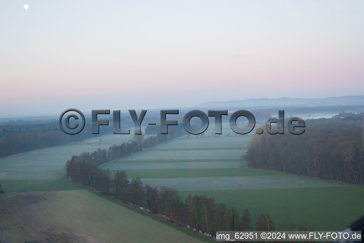 Vue aérienne de Vallée d'Otterbachtal à Minfeld dans le département Rhénanie-Palatinat, Allemagne