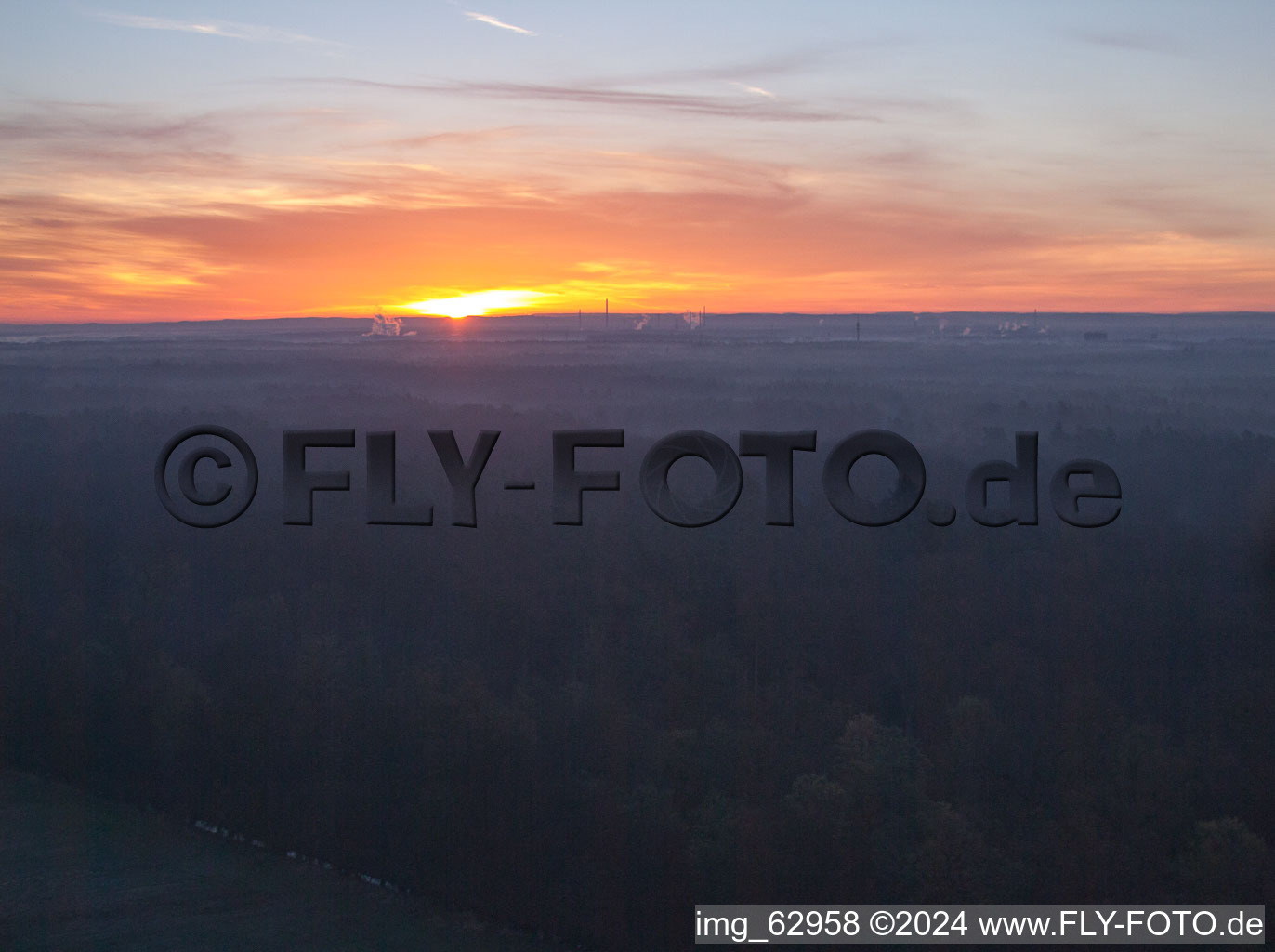 Vallée d'Otterbachtal à Minfeld dans le département Rhénanie-Palatinat, Allemagne depuis l'avion