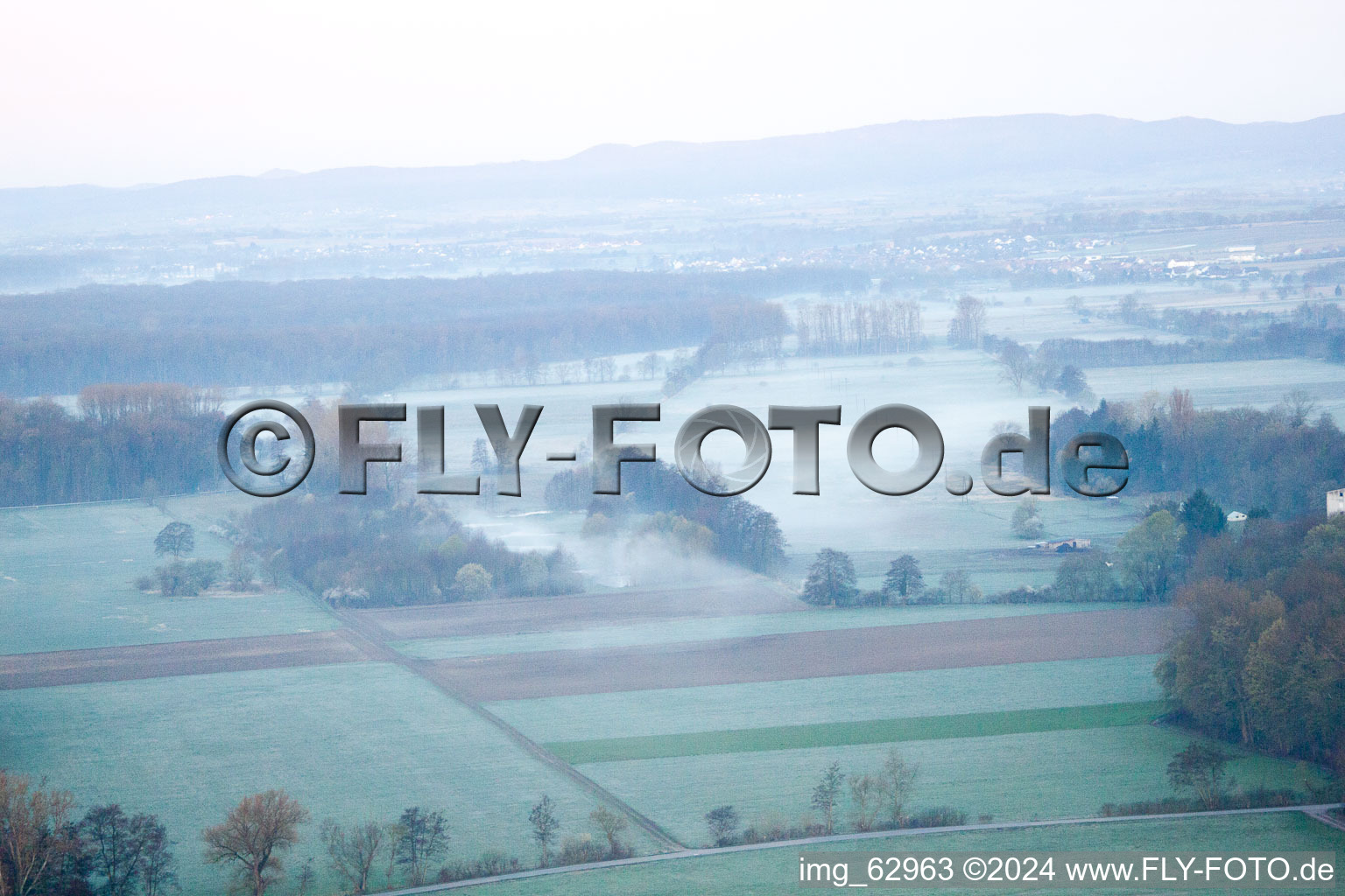 Vallée d'Otterbachtal à Minfeld dans le département Rhénanie-Palatinat, Allemagne du point de vue du drone