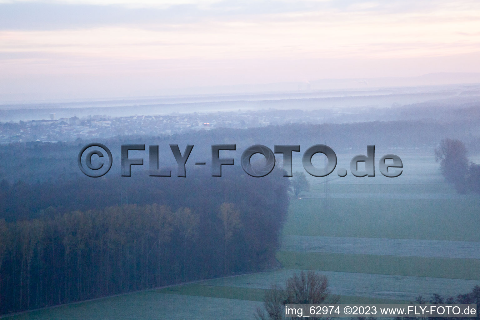 Vue d'oiseau de Vallée d'Otterbachtal à Minfeld dans le département Rhénanie-Palatinat, Allemagne