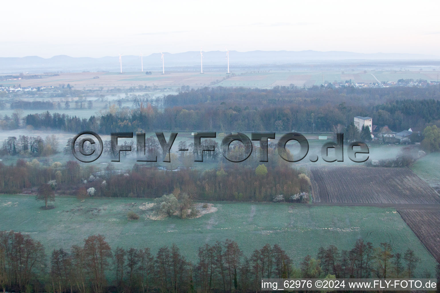 Enregistrement par drone de Vallée d'Otterbachtal à Minfeld dans le département Rhénanie-Palatinat, Allemagne