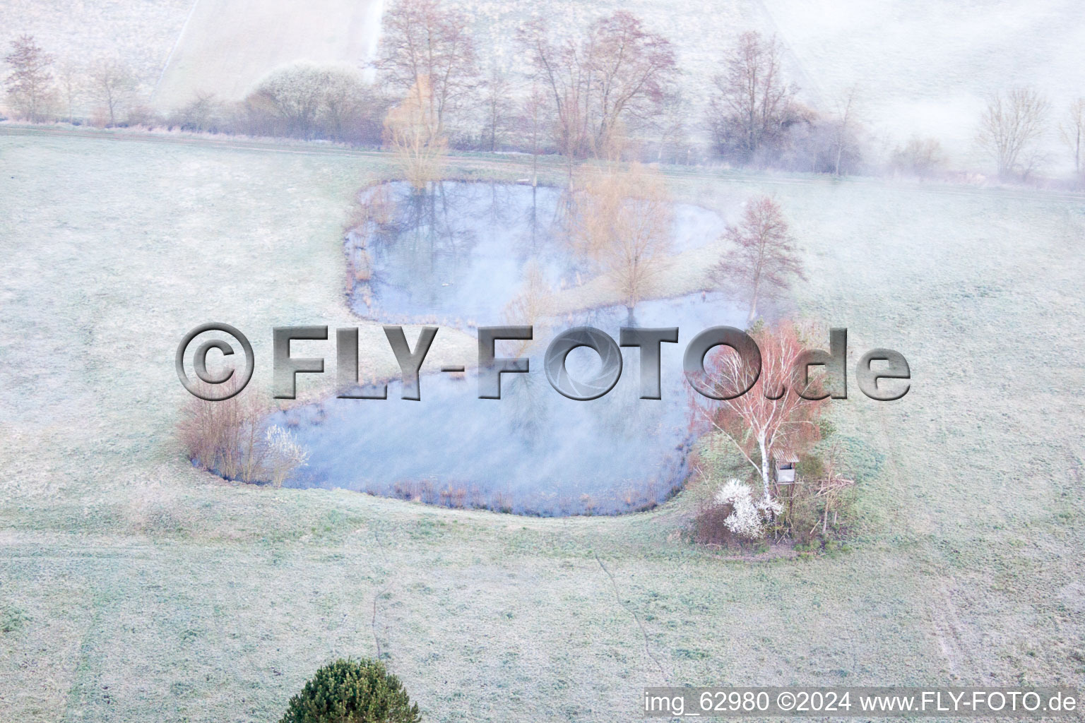 Vallée d'Otterbachtal à Minfeld dans le département Rhénanie-Palatinat, Allemagne du point de vue du drone