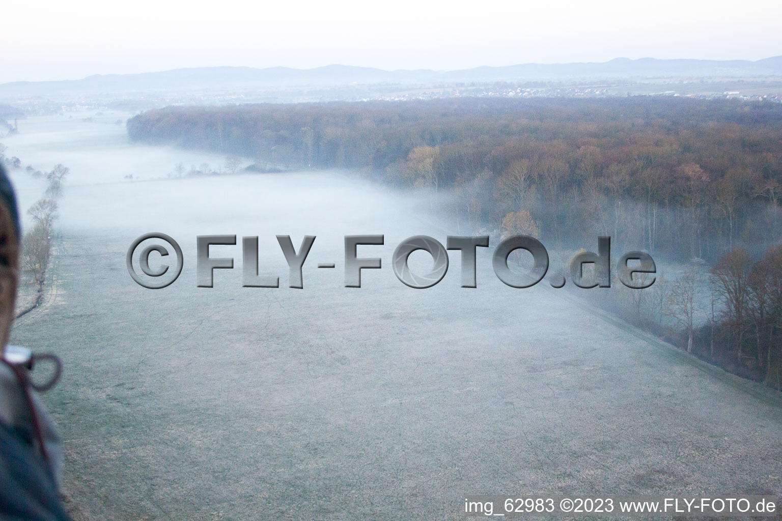 Vue aérienne de Vallée d'Otterbachtal à Minfeld dans le département Rhénanie-Palatinat, Allemagne
