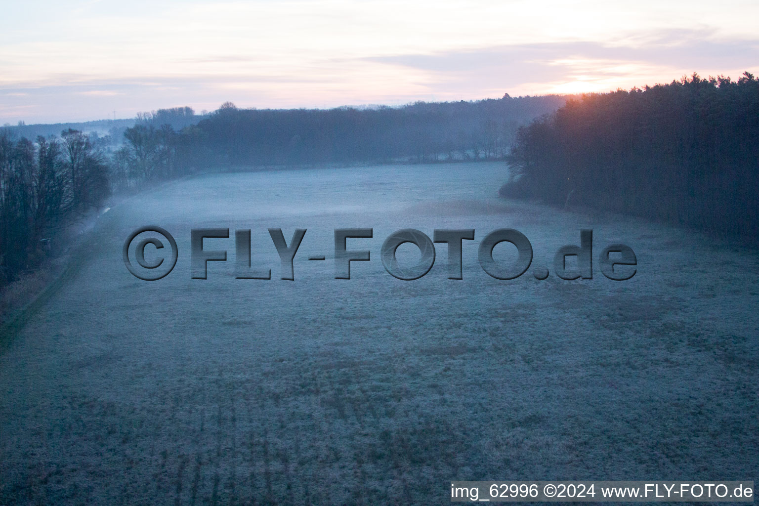 Vallée d'Otterbachtal à Minfeld dans le département Rhénanie-Palatinat, Allemagne depuis l'avion