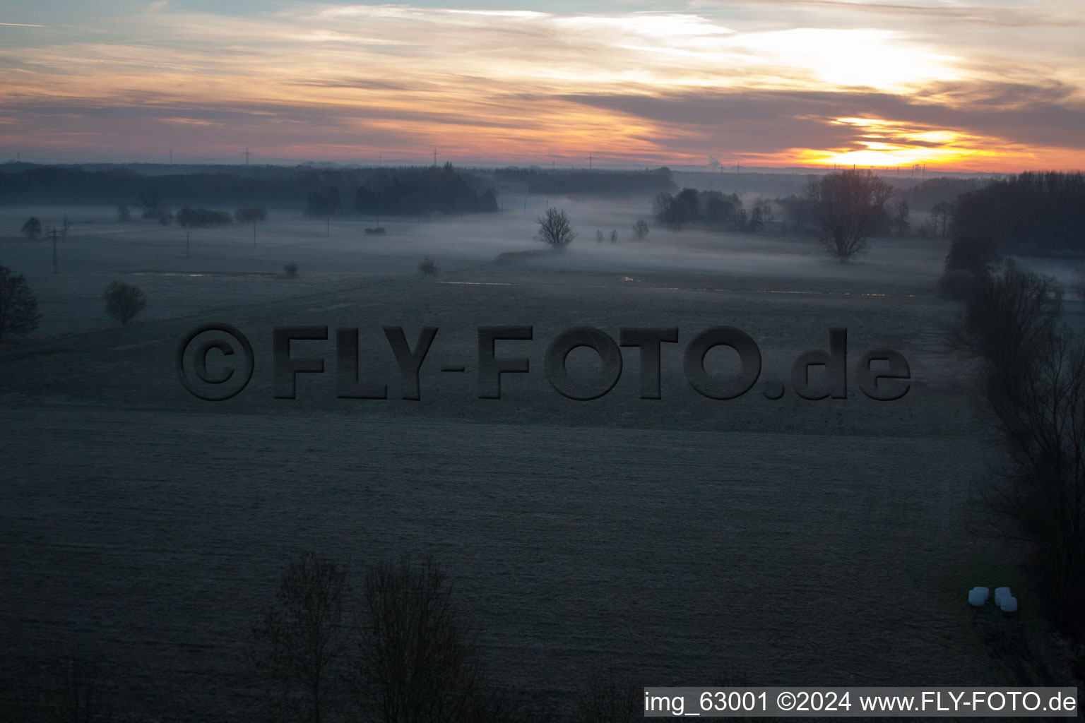 Vallée d'Otterbachtal à Minfeld dans le département Rhénanie-Palatinat, Allemagne du point de vue du drone