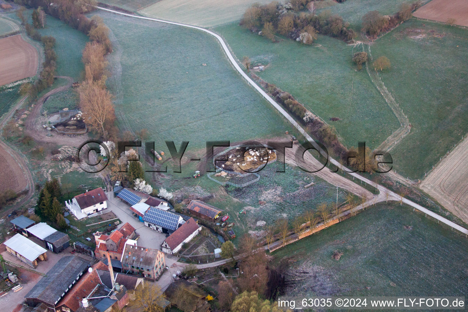 Vue aérienne de Moulin Schaidter à le quartier Schaidt in Wörth am Rhein dans le département Rhénanie-Palatinat, Allemagne