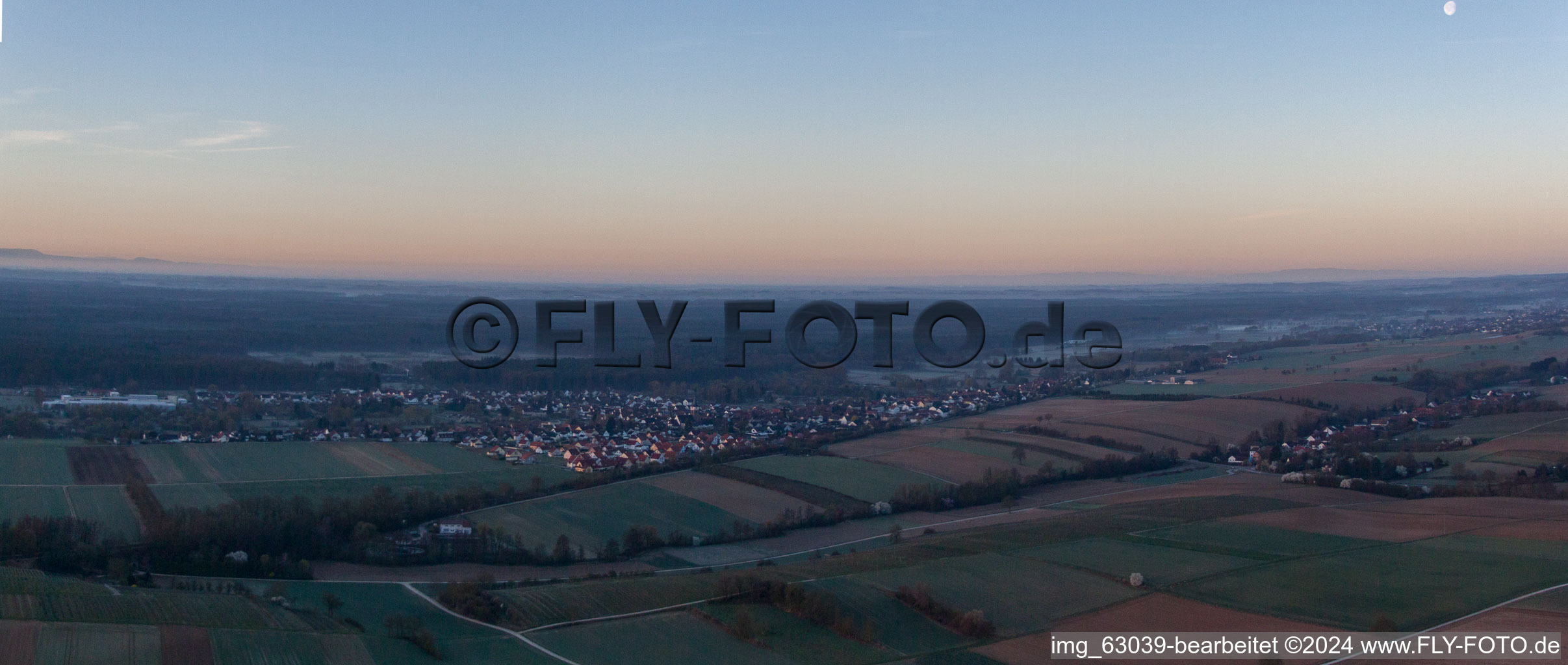 Quartier Schaidt in Wörth am Rhein dans le département Rhénanie-Palatinat, Allemagne du point de vue du drone