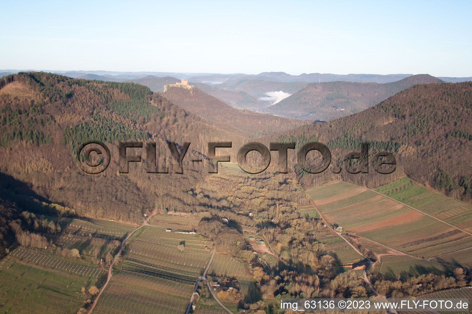 Photographie aérienne de Trifels de la vallée de Ranschbacher à Ranschbach dans le département Rhénanie-Palatinat, Allemagne