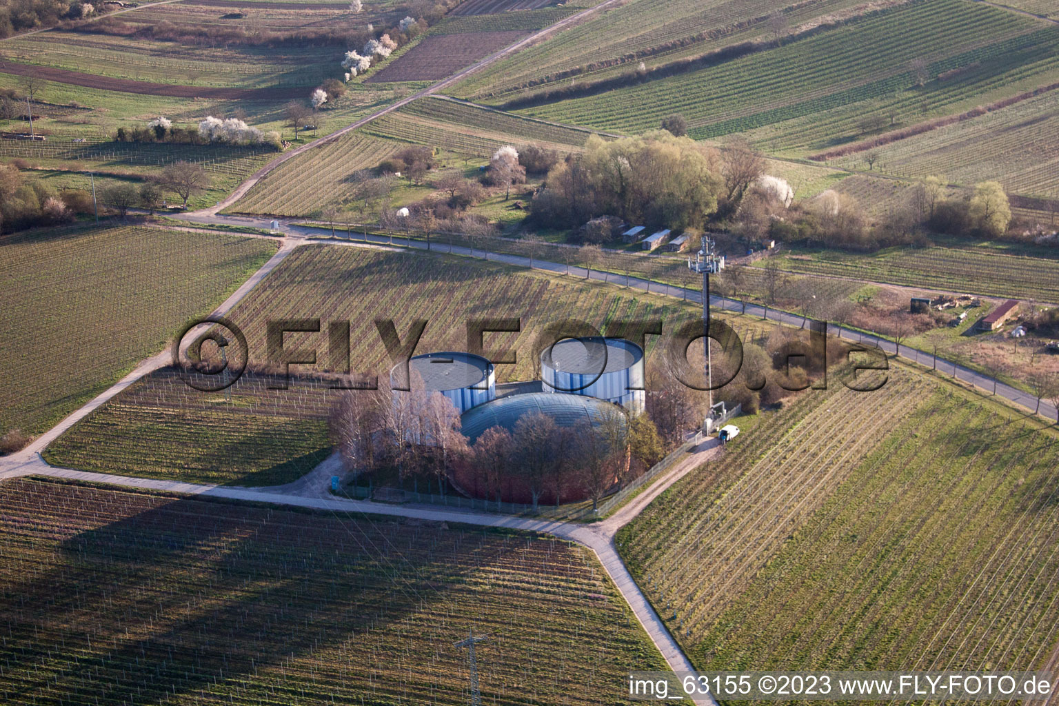 Vue aérienne de Châteaux d'eau/réservoirs à le quartier Arzheim in Landau in der Pfalz dans le département Rhénanie-Palatinat, Allemagne