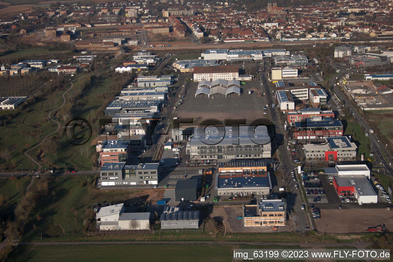 Quartier Queichheim in Landau in der Pfalz dans le département Rhénanie-Palatinat, Allemagne depuis l'avion