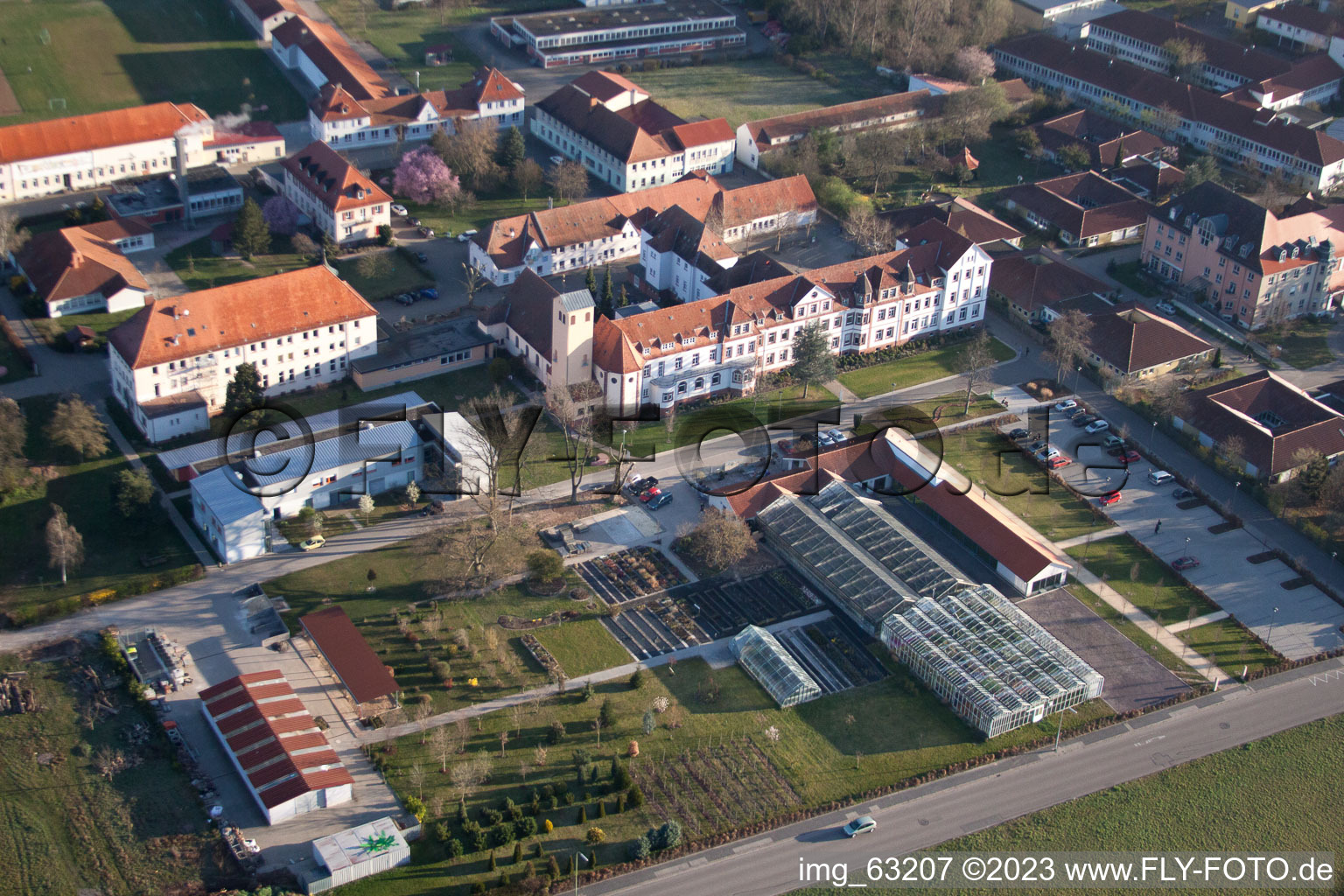 Quartier Queichheim in Landau in der Pfalz dans le département Rhénanie-Palatinat, Allemagne du point de vue du drone