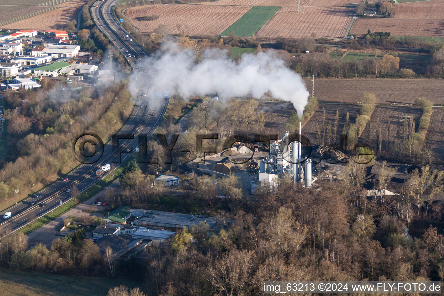 Vue aérienne de Site de la centrale d'enrobage Landau Juchem KG à Landau in der Pfalz dans le département Rhénanie-Palatinat, Allemagne