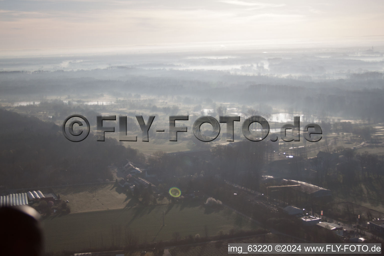 Vue d'oiseau de Golfclub Dreihof à Essingen dans le département Rhénanie-Palatinat, Allemagne