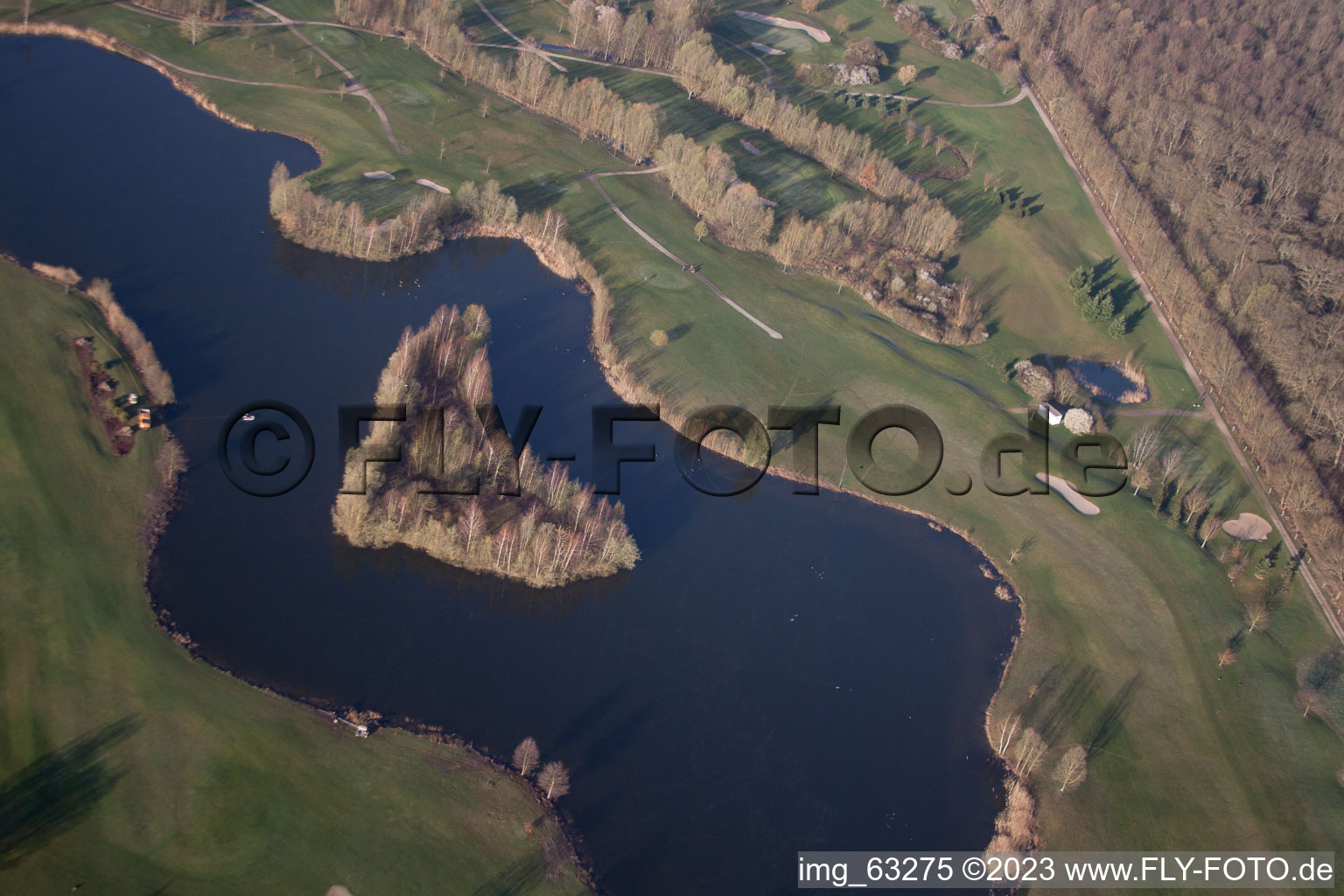 Vue d'oiseau de Golfclub Dreihof à Essingen dans le département Rhénanie-Palatinat, Allemagne