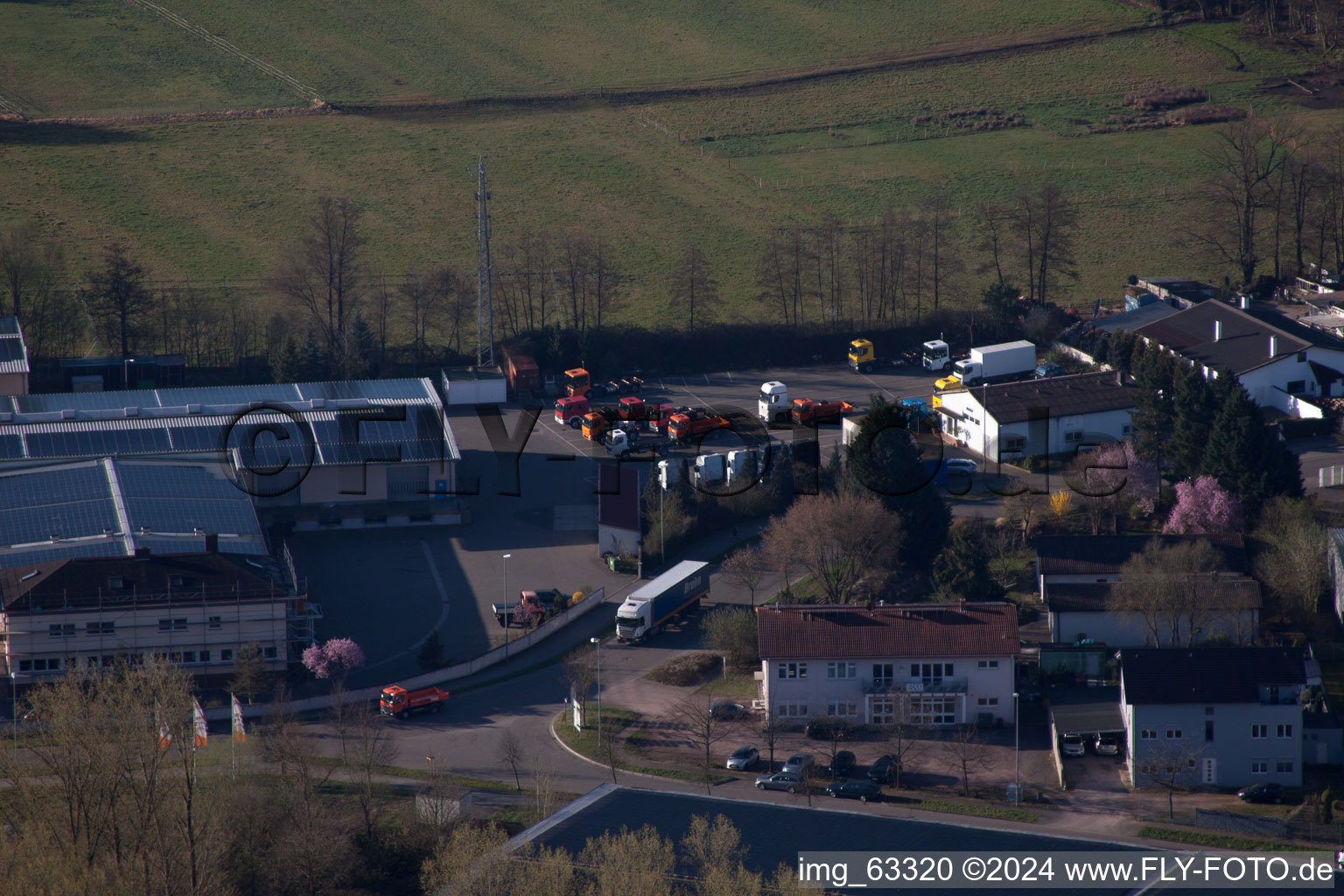 Vue oblique de Zone industrielle de Horst à le quartier Minderslachen in Kandel dans le département Rhénanie-Palatinat, Allemagne