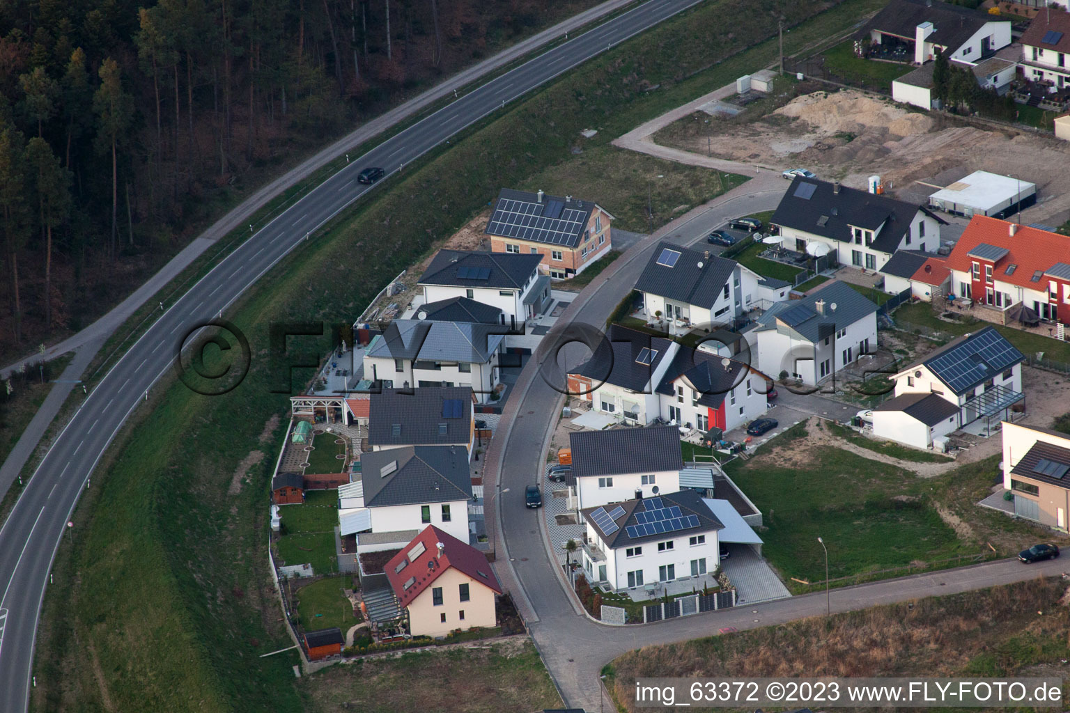 Jockgrim dans le département Rhénanie-Palatinat, Allemagne vu d'un drone