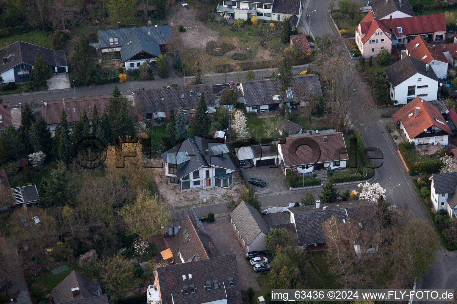 Jockgrim dans le département Rhénanie-Palatinat, Allemagne du point de vue du drone