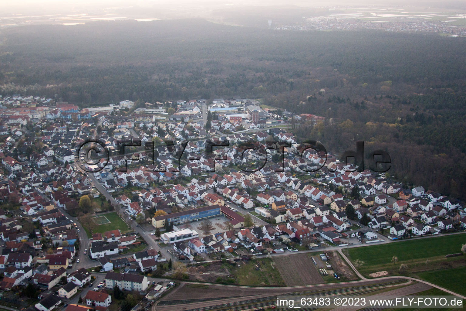 Jockgrim dans le département Rhénanie-Palatinat, Allemagne du point de vue du drone