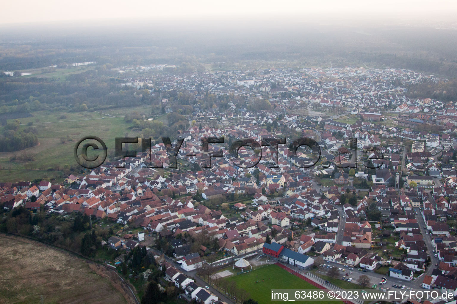 Vue aérienne de Jockgrim dans le département Rhénanie-Palatinat, Allemagne