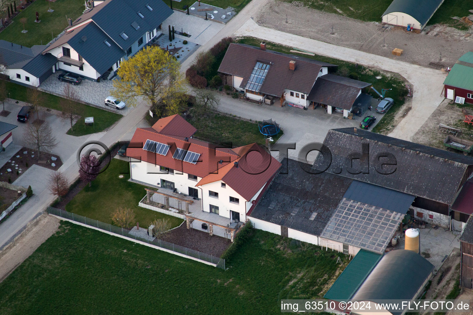 Neupotz dans le département Rhénanie-Palatinat, Allemagne du point de vue du drone