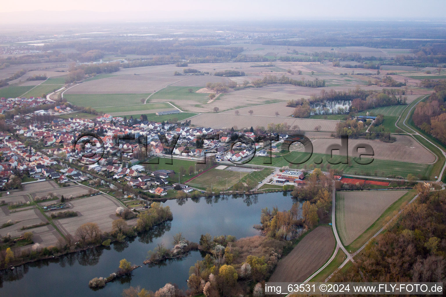 Enregistrement par drone de Leimersheim dans le département Rhénanie-Palatinat, Allemagne