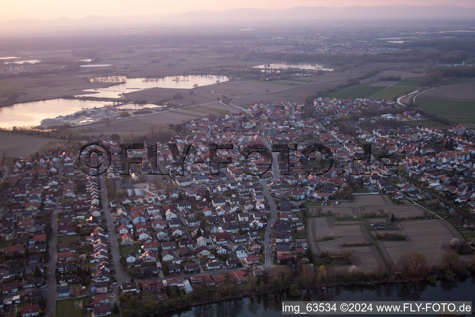 Leimersheim dans le département Rhénanie-Palatinat, Allemagne d'un drone