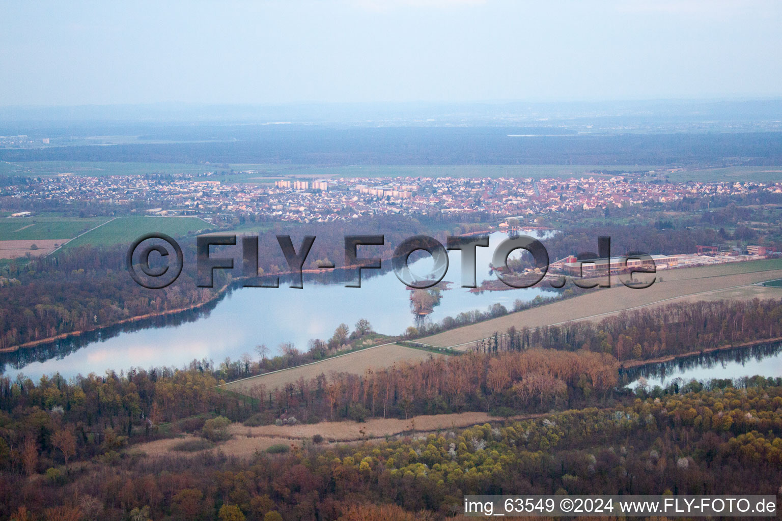 Leimersheim dans le département Rhénanie-Palatinat, Allemagne vue d'en haut