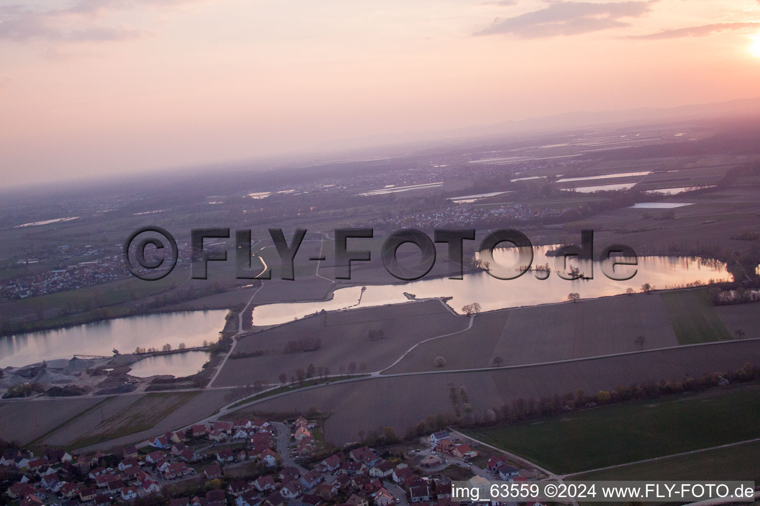 Leimersheim dans le département Rhénanie-Palatinat, Allemagne du point de vue du drone