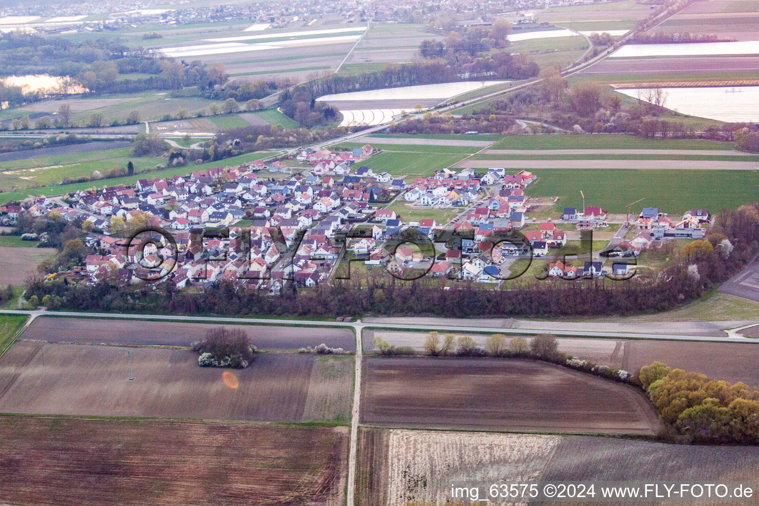 Quartier Hardtwald in Neupotz dans le département Rhénanie-Palatinat, Allemagne du point de vue du drone