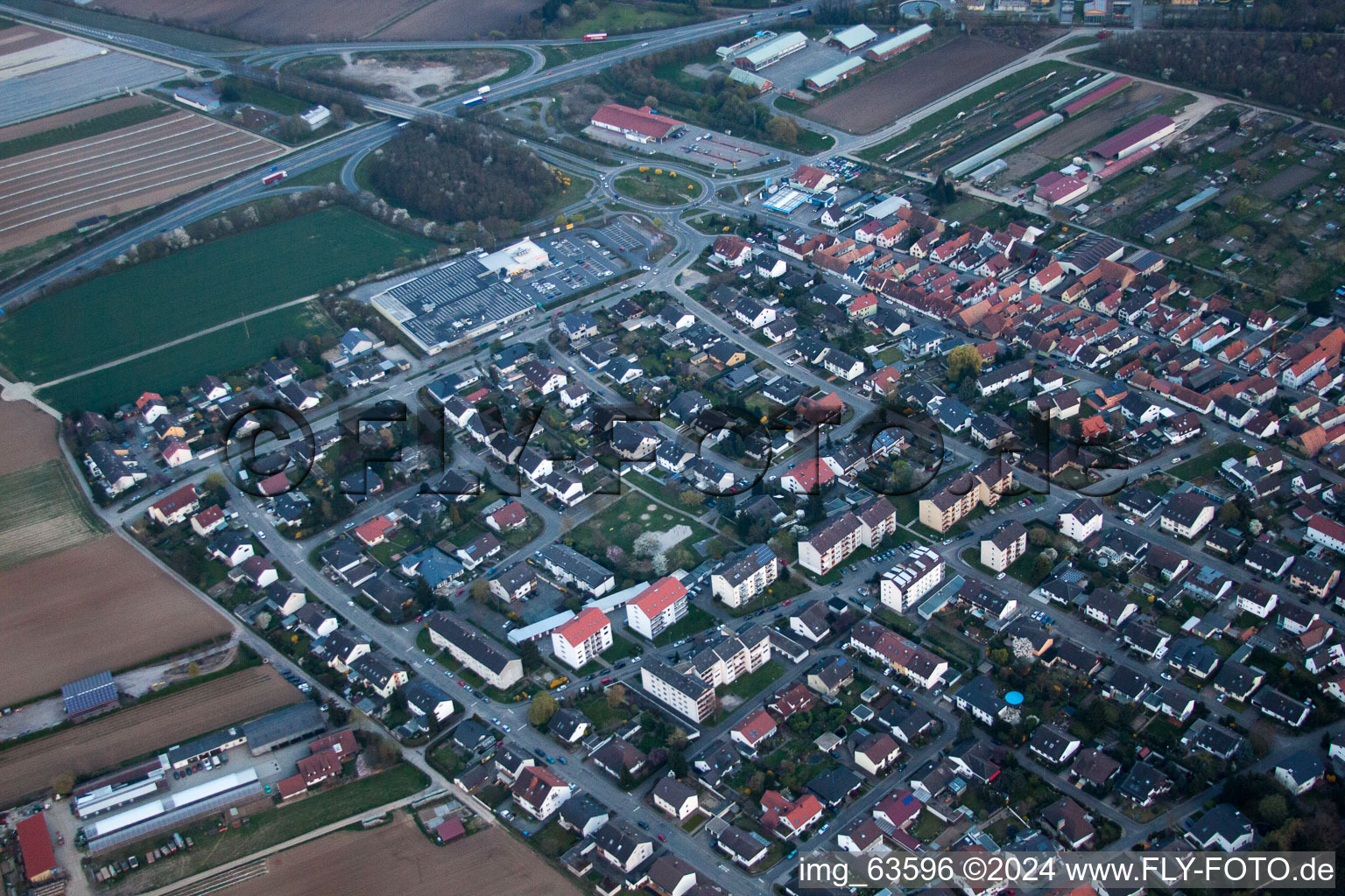 Kandel dans le département Rhénanie-Palatinat, Allemagne du point de vue du drone