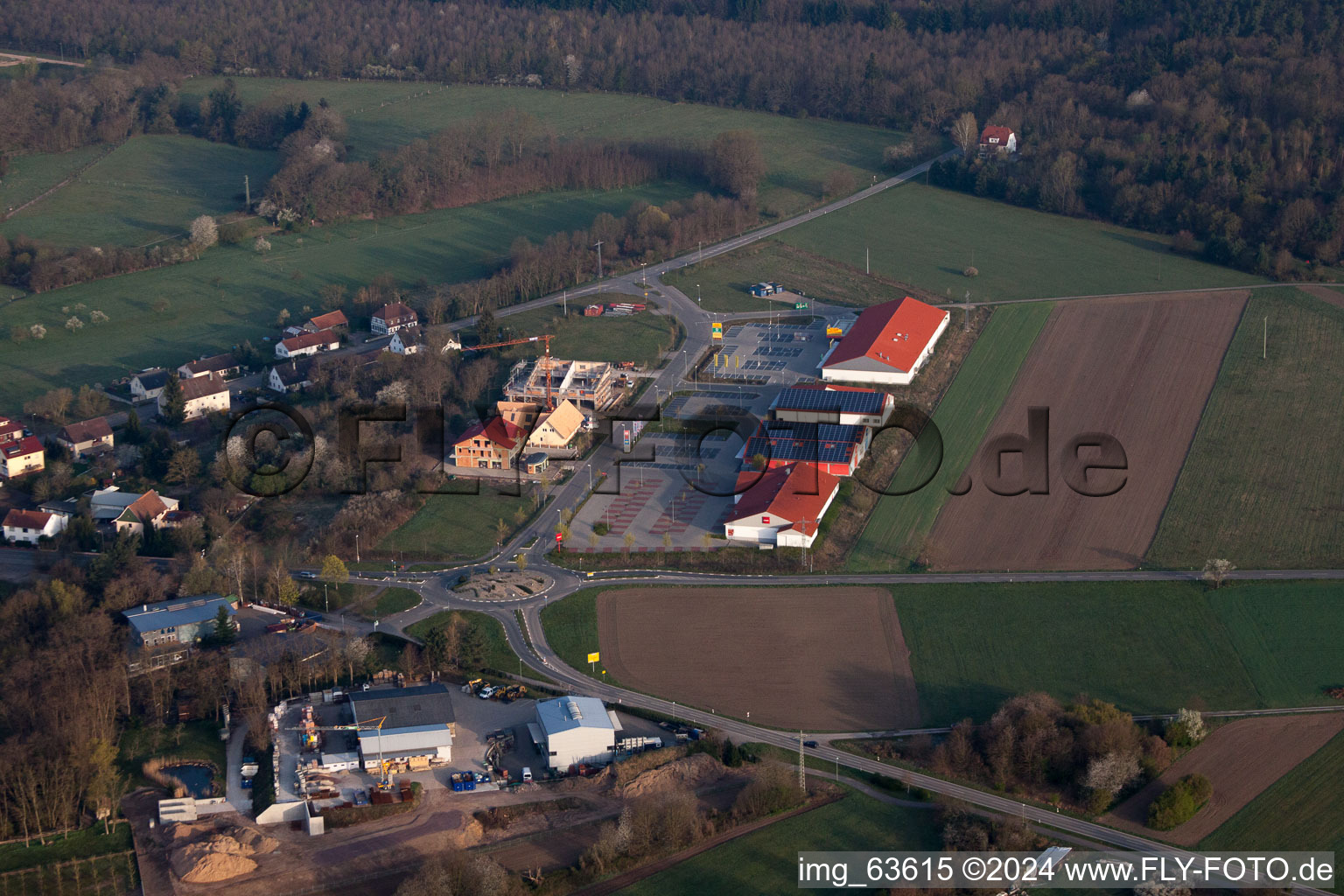 Quartier Neulauterburg in Berg dans le département Rhénanie-Palatinat, Allemagne d'un drone