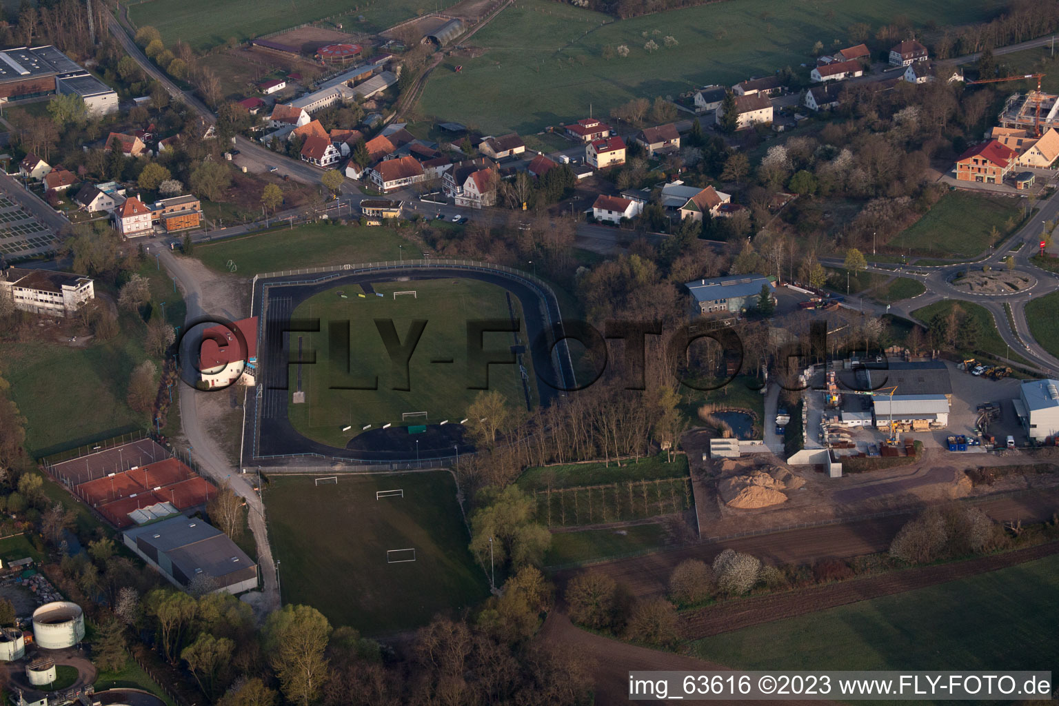 Vue aérienne de Neulauterburg dans le département Rhénanie-Palatinat, Allemagne